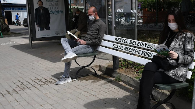 Bursa'nın Kestel ilçesinde sosyal mesafeli bank uygulaması başladı.