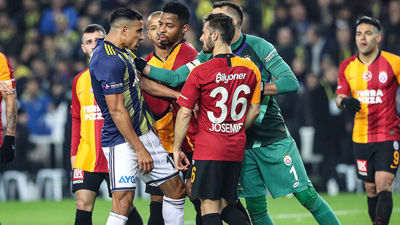 Saracchi derbide Dirar ile gerginlik yaşamıştı.