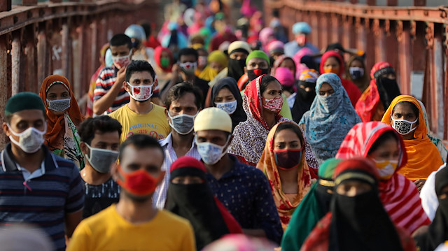 FILE PHOTO: Garment workers return from a workplace as factories reopened after the government has eased the restrictions amid concerns over the coronavirus disease (COVID-19) outbreak in Dhaka, Bangladesh, May 4, 2020.