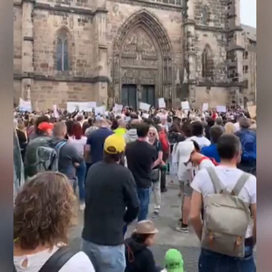 Almanyada koronavirüs aşısına karşı protesto