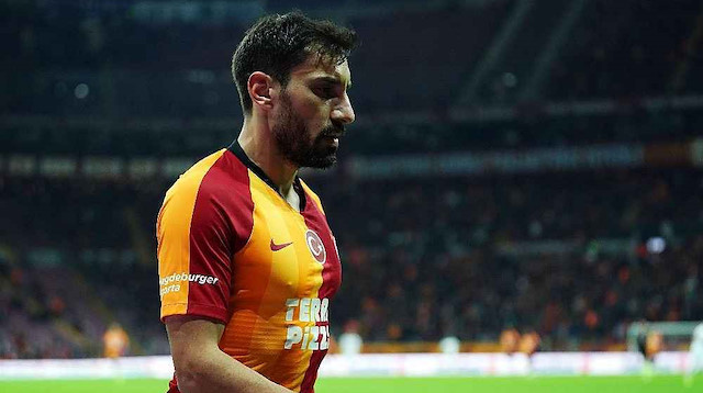 Şener Özbayraklı'nın sarı-kırmızılı kulüple bir sezon daha sözleşmesi bulunuyor.
