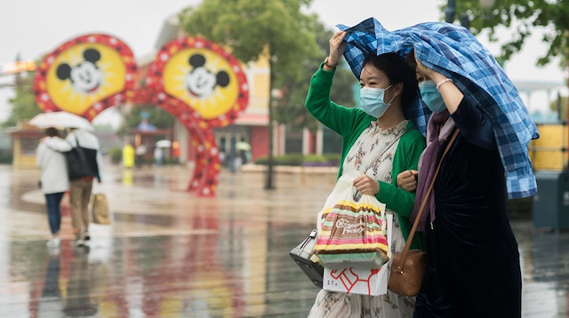Çin'de koronavirüs vakaları yeniden artarken Disneyland açılıyor