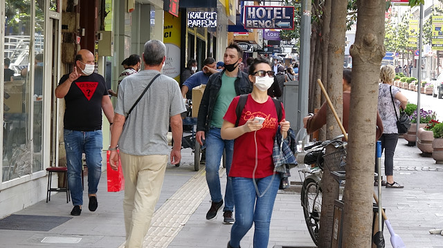 Fiyatlara yüzde 600-700 oranında zam yapan maske fırsatçılarına soruşturma başlatıldı