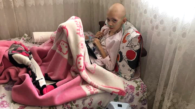 Lenf kanseri olan Elif Naz tedavi olabilmek için hayırseverlerden yardım bekliyor. 