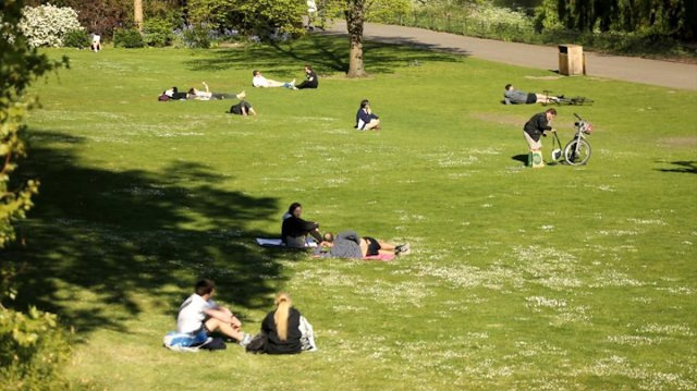 İngiltere'de normalleşme adımı kapsamında parklar da açılacak.