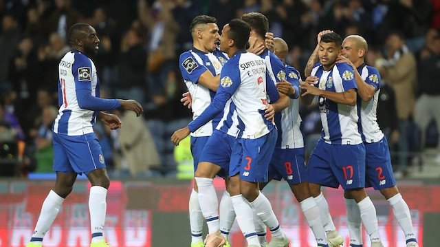 Portekiz Ligi'inde Porto 60 puanla zirvede yer alıyor.