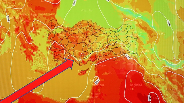 Antalya'da pazar günü hava sıcaklığının 38 dereceye ulaşması bekleniyor. 