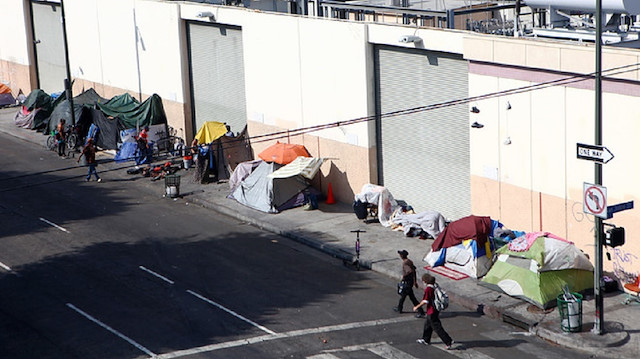 California genelinde 150 bin civarında evsizin bulunduğu kaydedilirken, şehir bazında ise ABD'de en fazla evsiz 70 bin ile ülkenin en büyük metropolü New York'ta yaşıyor.
