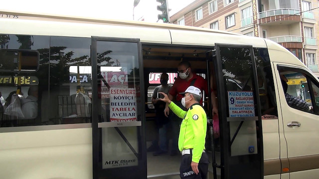 Minibüslerin sürücülerine 3 bin 284'er TL ceza kesildi.