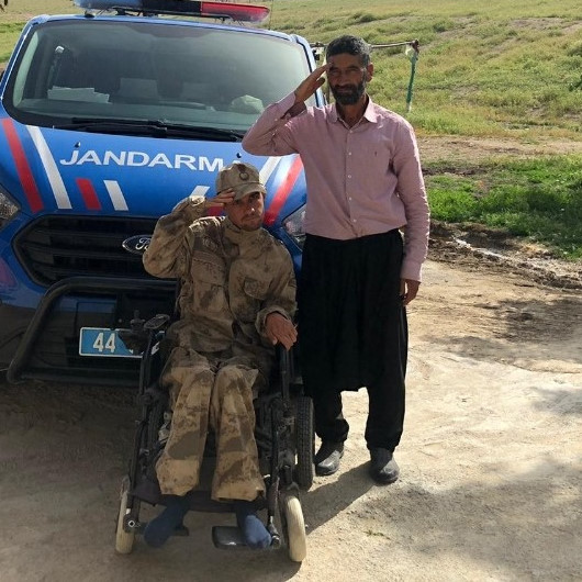 Malatyada engelli gencin üniforma hayalini jandarma gerçekleştirdi