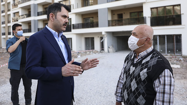 Bakan Kurum, Mehmet Parlak isimli vatandaşla iki yıl sonra inşaat sahasında yeniden görüştü.