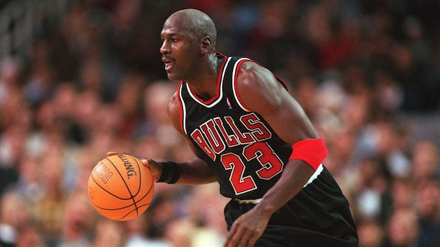 Michael Jordan'ın 35 yıllık ayakkabısı 560 bin dolara satıldı