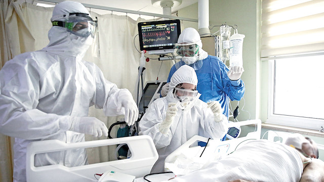 İstanbul’un en aktif hizmet veren sağlık merkezlerinden biri olan Kartal. Dr. Lütfi Kırdar Şehir Hastanesi, 3 bin 700 personeliyle bu mücadelenin en ön saflarında yer alan üslerden biri. 1100 yataklı hastanede şu ana kadar yaklaşık 3 bin Kovid-19’lu hasta yatırılarak tedavi edildi.