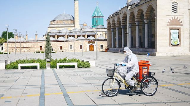 Konya'daki bisikletli ekipler 7 gün 24 saat verdikleri mesai ile toplum sağlığına önemli katkı sağlıyor.