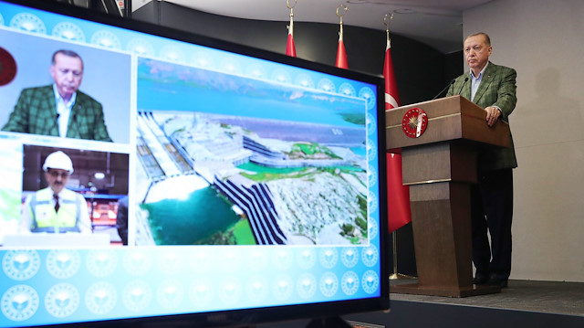 Cumhurbaşkanı Recep Tayyip Erdoğan'dan Ilısu Barajı açılış töreninde video konferansla katıldı.  