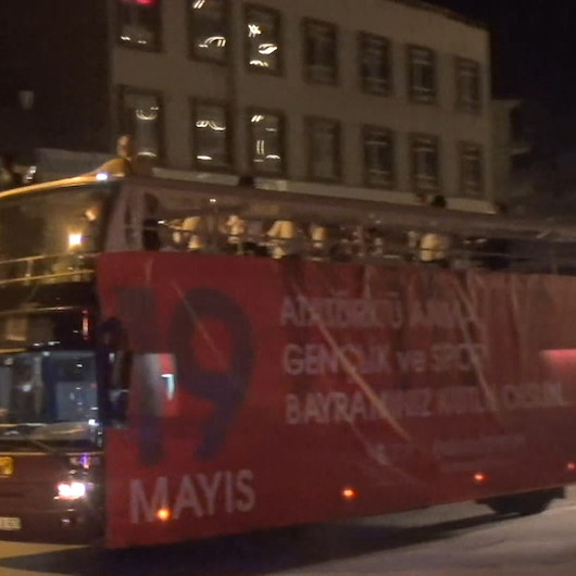 Niğdede vatandaşlar bando takımı ile sahura kalktı