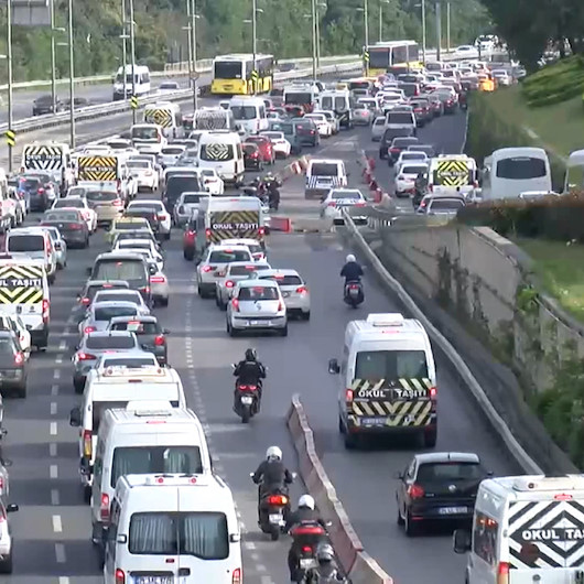 Dört günlük kısıtlamanın bitmesiyle İstanbul trafiğinde yine yoğunluk yaşandı