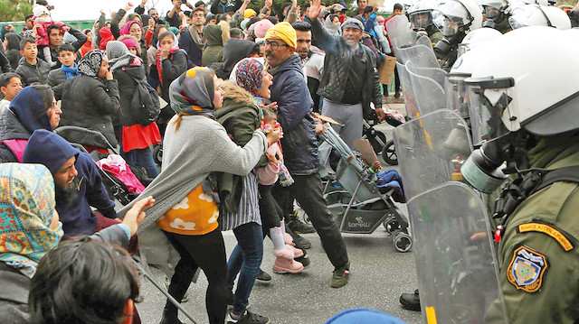 Sığınmacılar Yunanistan’dan zorla sınır dışı ediliyor.