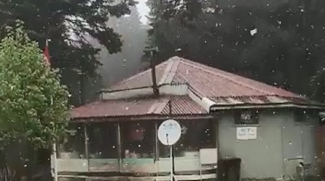 Uludağ'a Mayıs ayında kar yağdı.