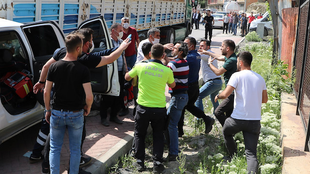 Kaza yerinde sosyal mesafe kuralına uymayanlar polisle tartıştı