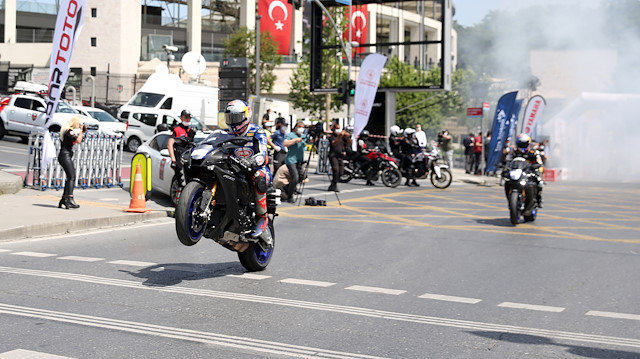İstanbul sokaklarında Türk bayraklarıyla görsel bir şov yaptılar.