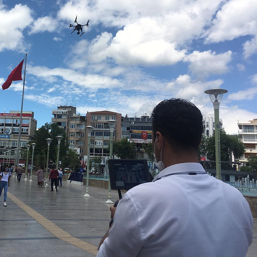 Maske takmayanlar drone ile tespit edilip uyarıldı