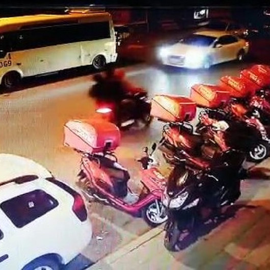 Motosikletli kapkaççılar kamerada