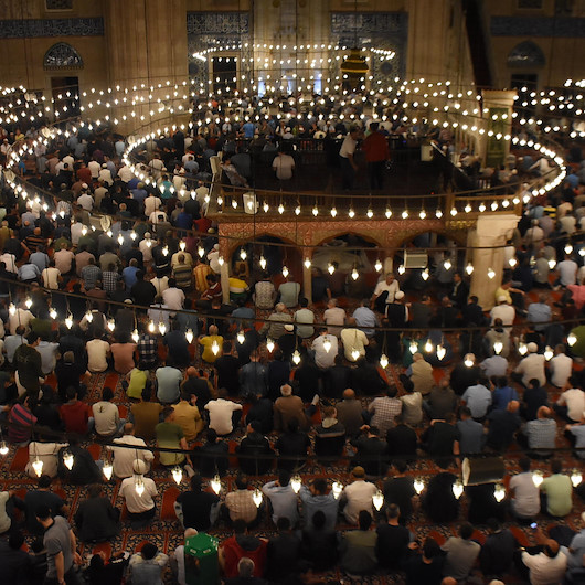 Evde bayram namazı nasıl kılınır? İl il ramazan bayramı namazı saatleri