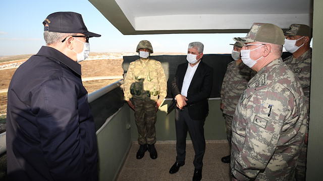 Milli Savunma Bakanı Akar ve TSK Komuta Kademesi sınır hattında.