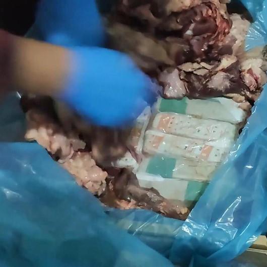 Et dolu kolilerin arasına gizlenmiş 355 kilo eroin ele geçirildi