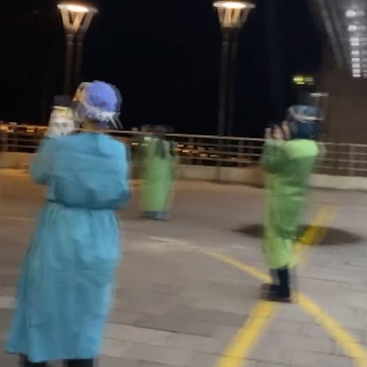 Sağlık çalışanlarına hastane önünde tasavvuf konseri