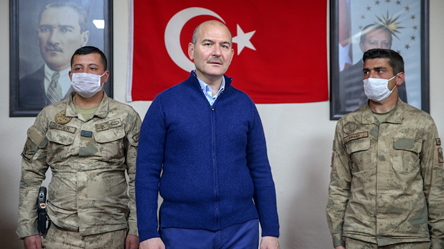 وزير تركي يعايد قوات بلاده بمنطقة "درع الفرات" في سوريا