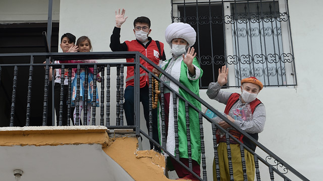 Kızılaydan çocuklara Nasreddin Hoca ve Keloğlan sürprizi