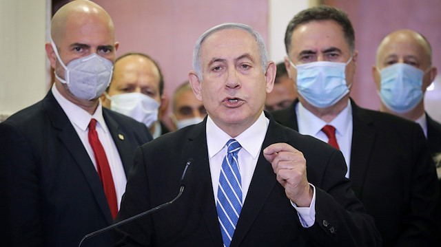 Netanyahu ile Mavi-Beyaz İttifakı lideri Benny Gantz, koalisyon anlaşması imzalamıştı. 
