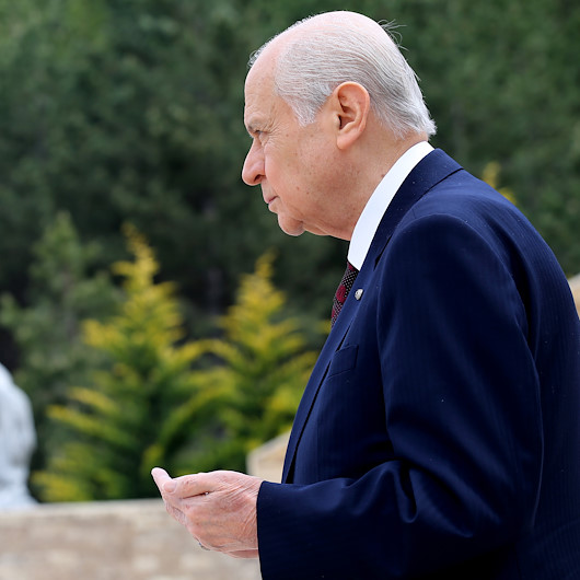 Bahçeli, Ülkücü Şehitler Anıtını ziyaret etti: Kırmızı karanfil bıraktı