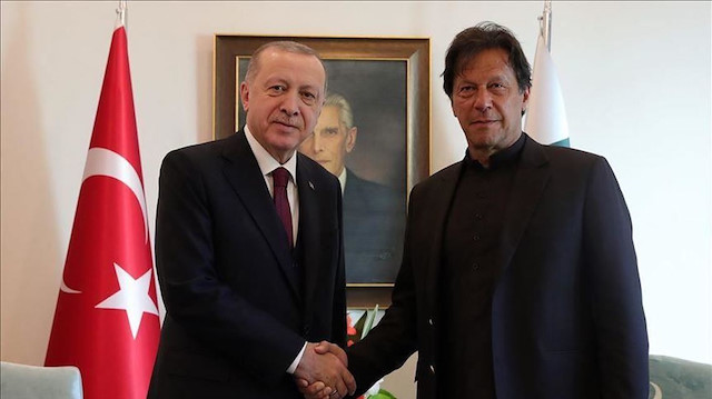 الرئيس أردوغان وعمران خان يبحثان قضايا إقليمية