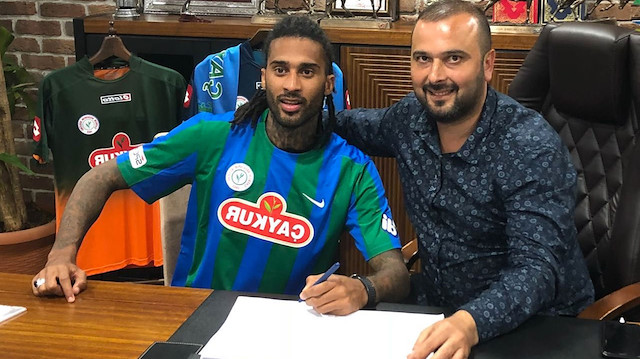 Armand Traore, Rizespor'un kendisini Fenerbahçe'ye transfer vaadiyle kandırdığını iddia etmişti.