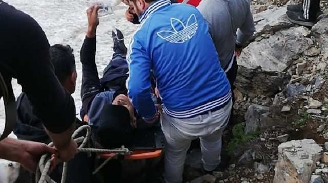 Kayalıklardan düşen şahıs kurtarıldı