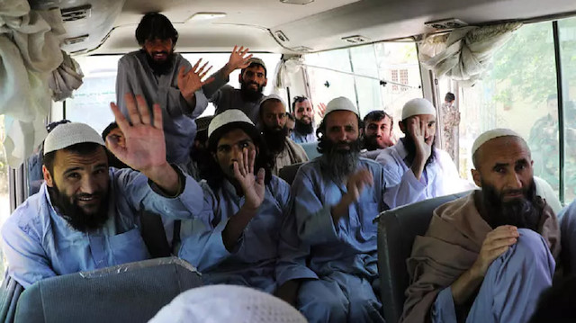 أفغانستان تطلق سراح 900 سجيناً من طالبان