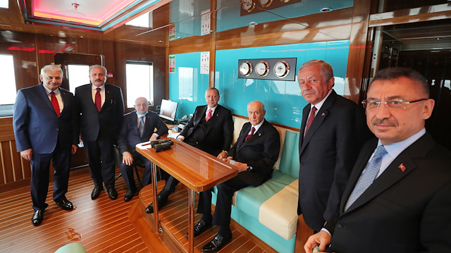 أردوغان وباهتشلي يتجولان في جزيرة الديمقراطية والحريات