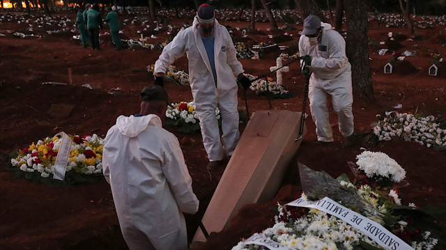 Brezilya'da Kovid-19 nedeniyle son 24 saatte 1039 kişi hayatını kaybetti.

