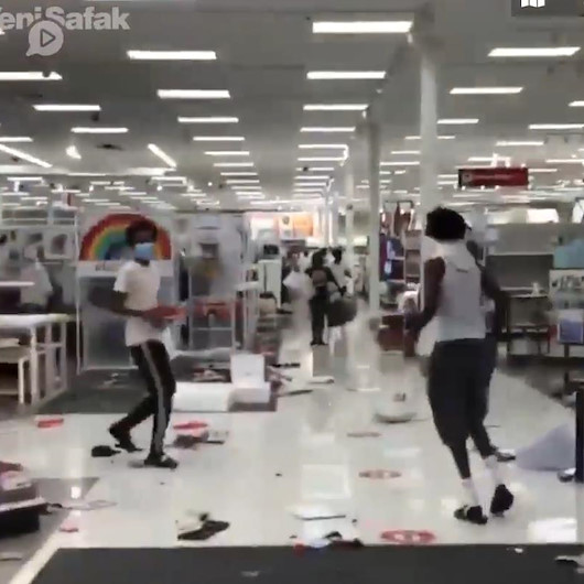 ABDde marketler yağmalanmaya başladı