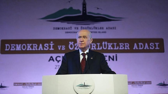 زعيم "الحركة القومية" التركي يشارك بافتتاح جزيرة الديمقراطية والحريات