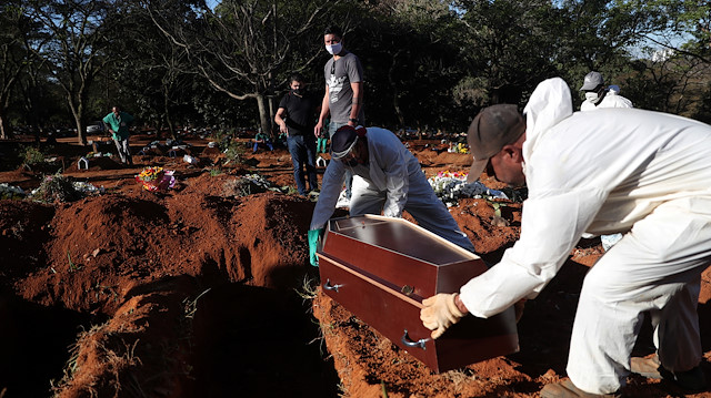 Brezilya'da Kovid-19 nedeniyle son 24 saatte 1086 kişi hayatını kaybetti.