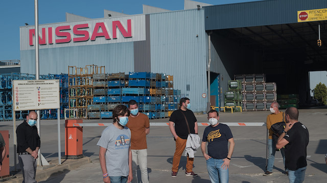 Nissan'ın kararının ardından fabrika çalışanlarının hemen eylem başlatarak, Serbest Bölge girişini trafiğe kapattıkları bildirildi.