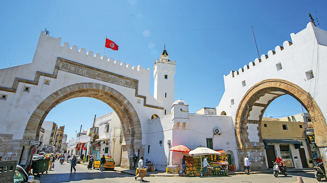 Tunus darbesi kolay değil: BAE sokak isyanlarını alevlendirmek istiyor