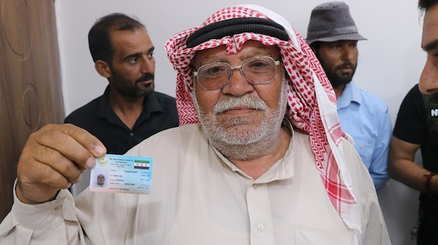Her gün yüzlerce kişinin yeni kimlik kartları düzenlenip anında teslim ediliyor.