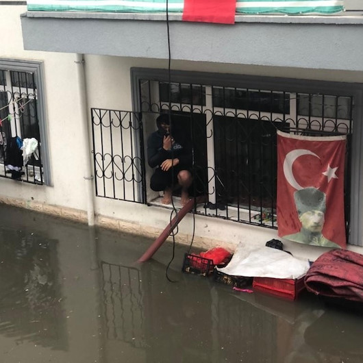 Ankaranın sağanak çilesi: Ev ve iş yerleirni su bastı