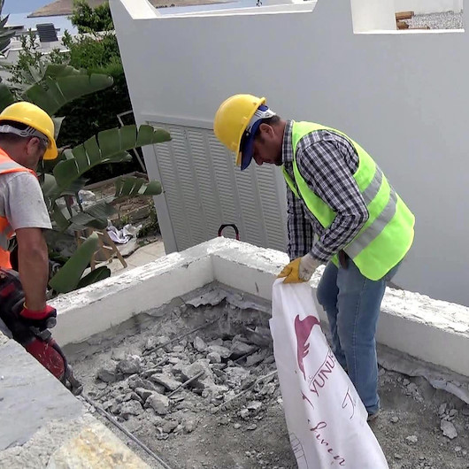 Yılmaz Özdilin villasındaki kaçak eklentilerin yıkımı devam ediyor