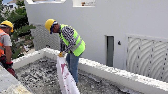 Yılmaz Özdil'in villasındaki kaçak eklentilerin yıkımı devam ediyor